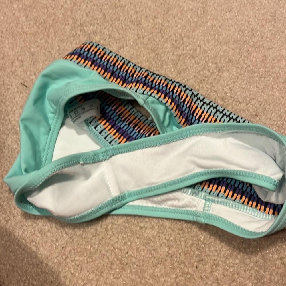 Bikini - Picture 3 of 5